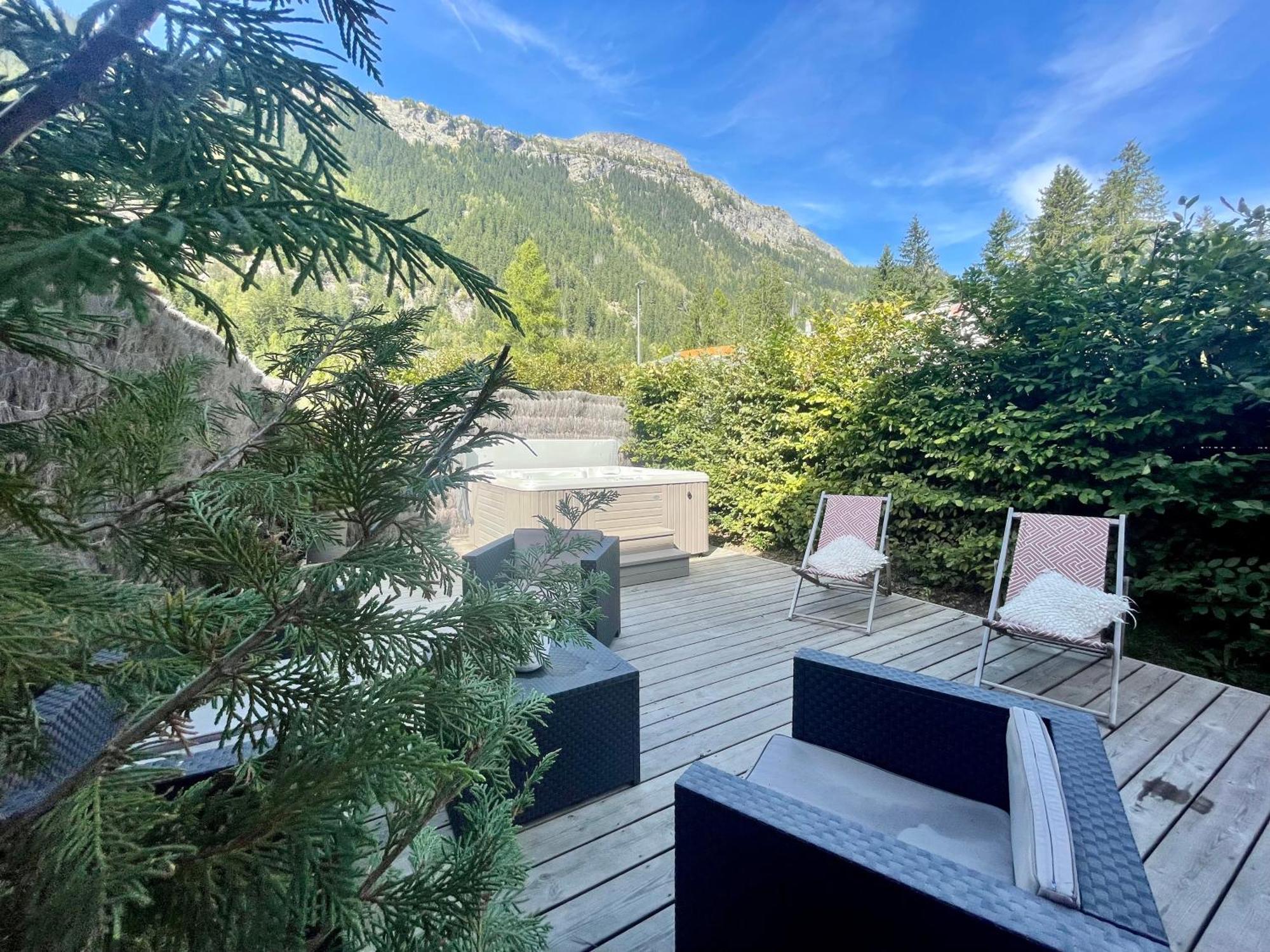 Chalet Le Petit Nicolas, Jacuzzi, Vue Mont Blanc Chamonix Dış mekan fotoğraf